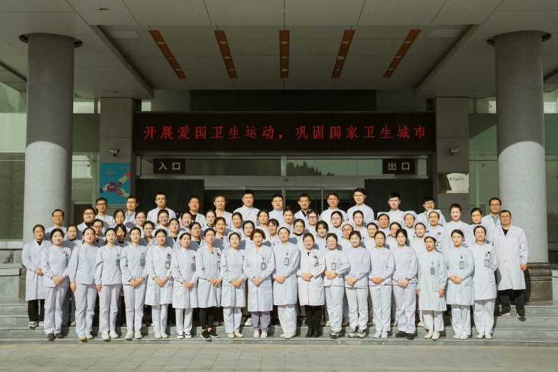 康复中心人员合照_毒霸看图.jpg